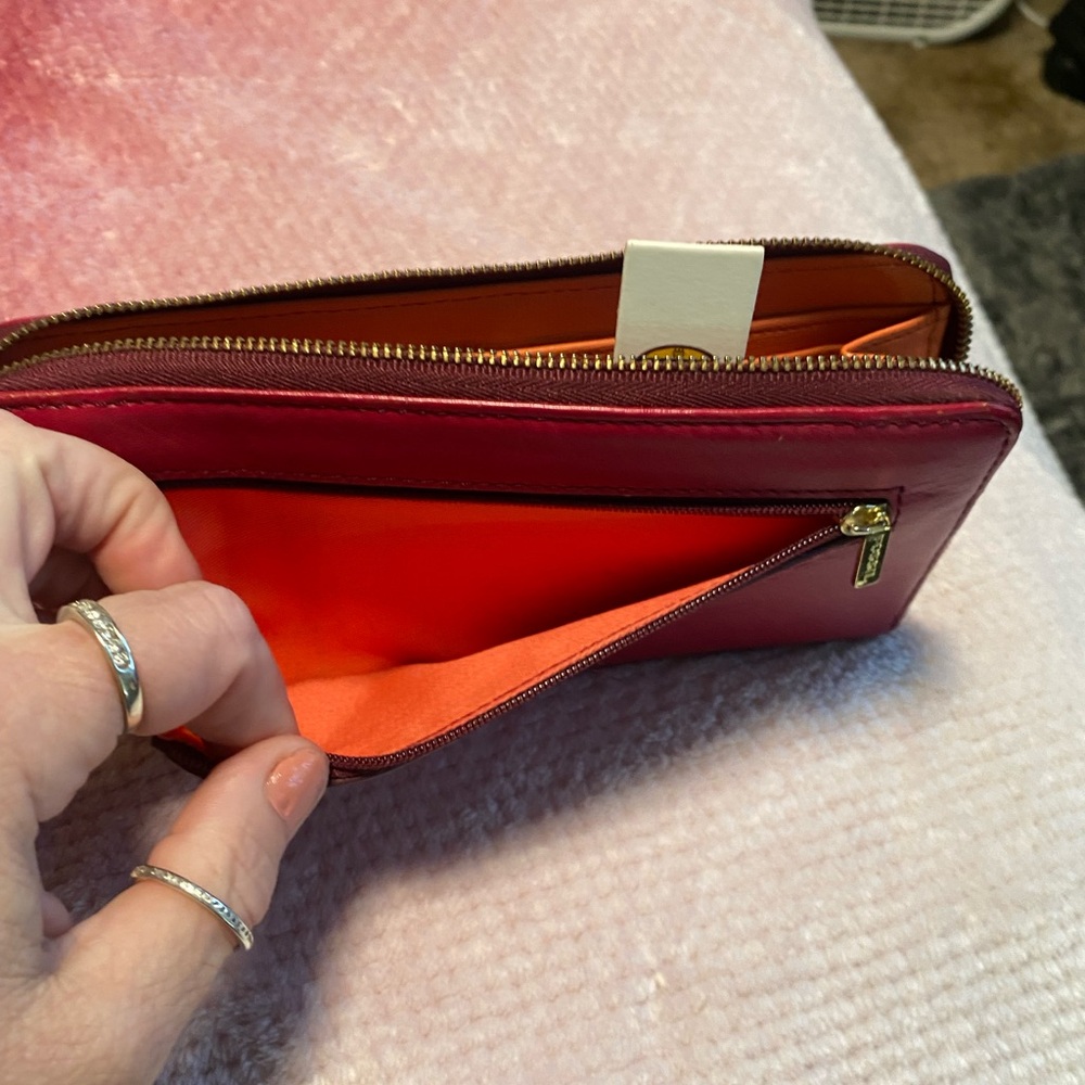NWT! Fossil Crimson Leather Zip Wristlet Wallet - Picture 3 of 4